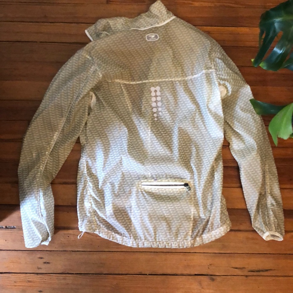 Light, Packable, Breathable Resistant Rain Jacket! - Picture 7 of 8